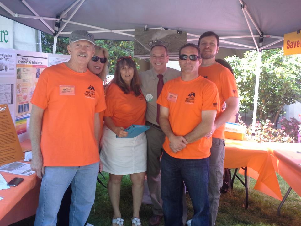 SMT volunteers at EarthFair booth 